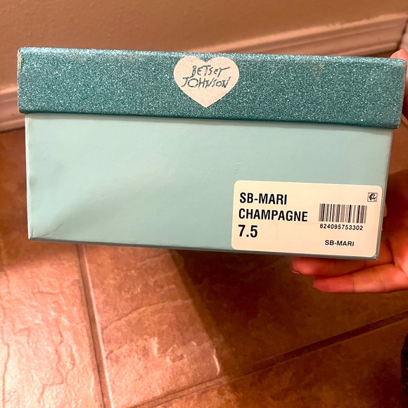 Blu by Betsy Johnson Champagne Heels 👠 - Picture 10 of 11